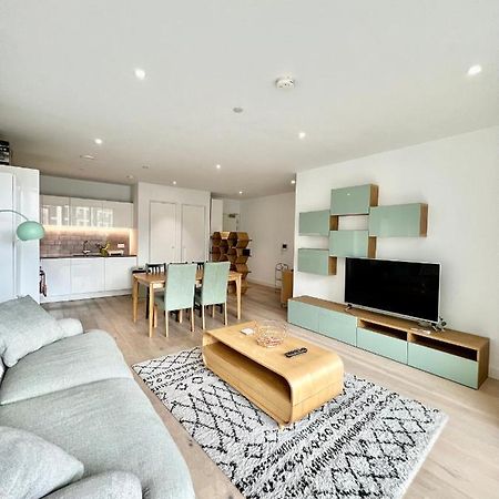 Luxury 2 Bedroom 2 Bathroom Apartment - London City Airport 외부 사진
