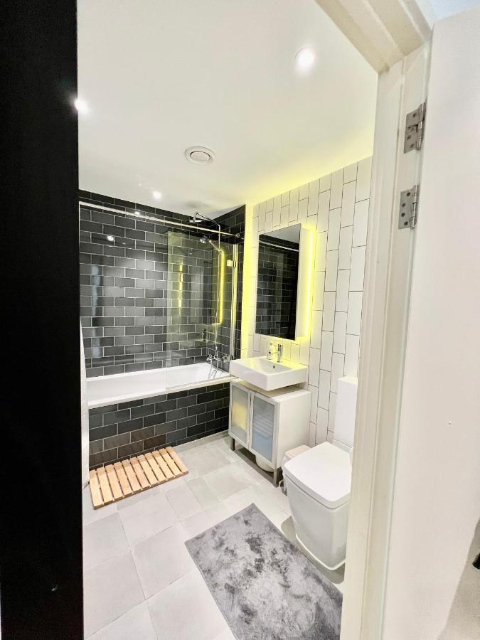 Luxury 2 Bedroom 2 Bathroom Apartment - London City Airport 외부 사진