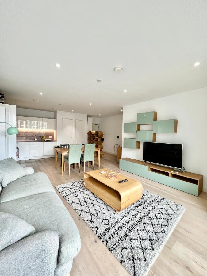 Luxury 2 Bedroom 2 Bathroom Apartment - London City Airport 외부 사진