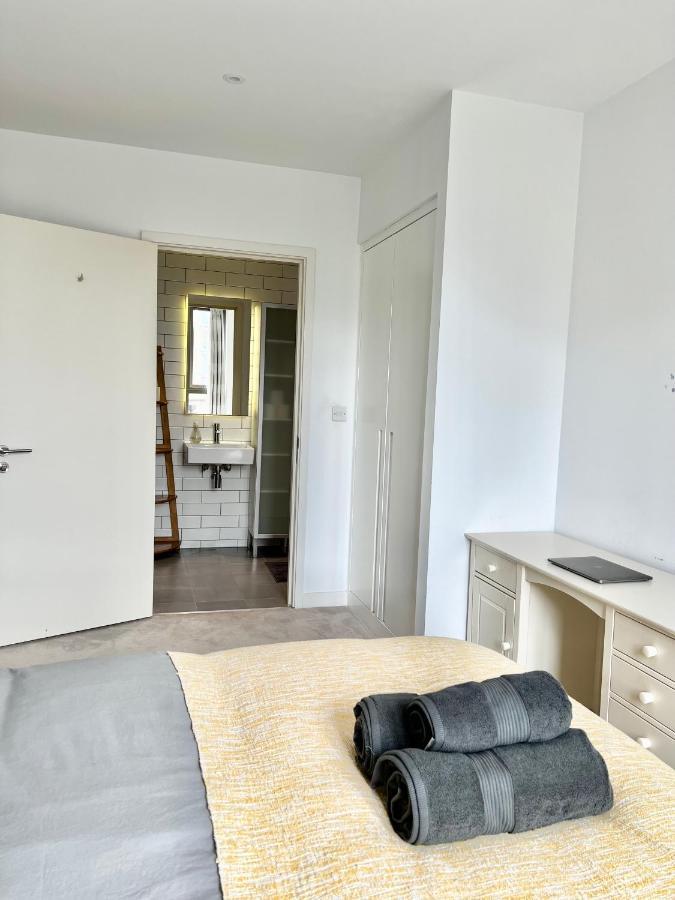 Luxury 2 Bedroom 2 Bathroom Apartment - London City Airport 외부 사진