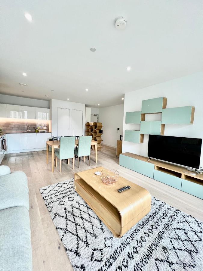Luxury 2 Bedroom 2 Bathroom Apartment - London City Airport 외부 사진