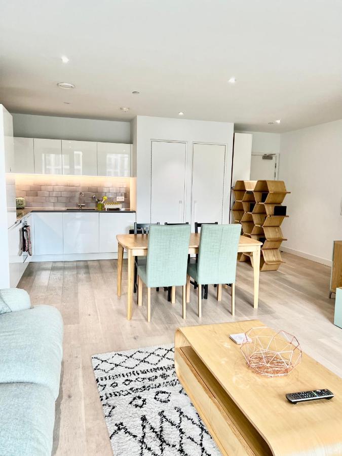 Luxury 2 Bedroom 2 Bathroom Apartment - London City Airport 외부 사진