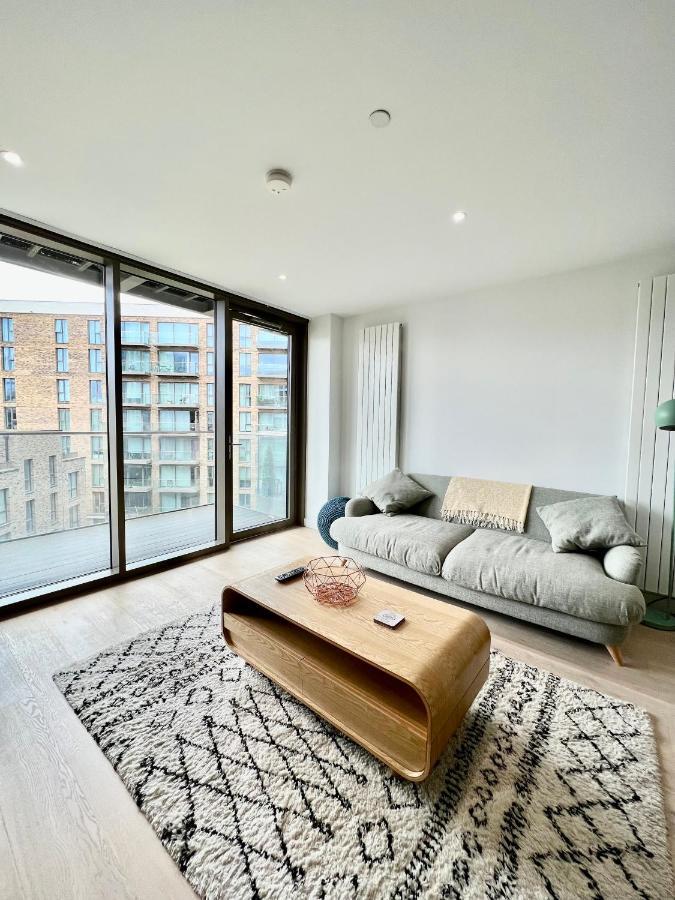 Luxury 2 Bedroom 2 Bathroom Apartment - London City Airport 외부 사진