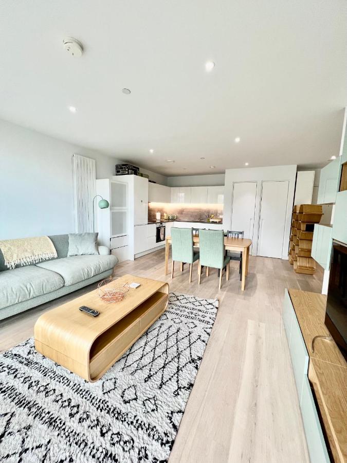 Luxury 2 Bedroom 2 Bathroom Apartment - London City Airport 외부 사진