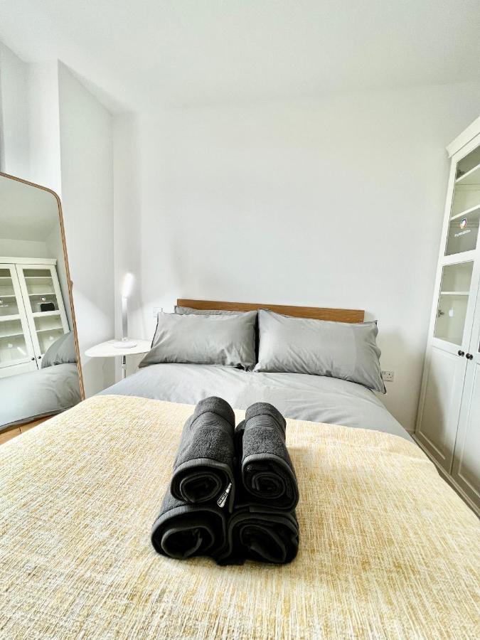 Luxury 2 Bedroom 2 Bathroom Apartment - London City Airport 외부 사진